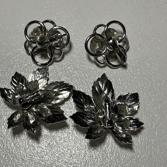 Vintage 3 Sarah Coventry Silver And Gold Maple Leaf Circles Fan Clip On Earrings - Picture 3 of 6